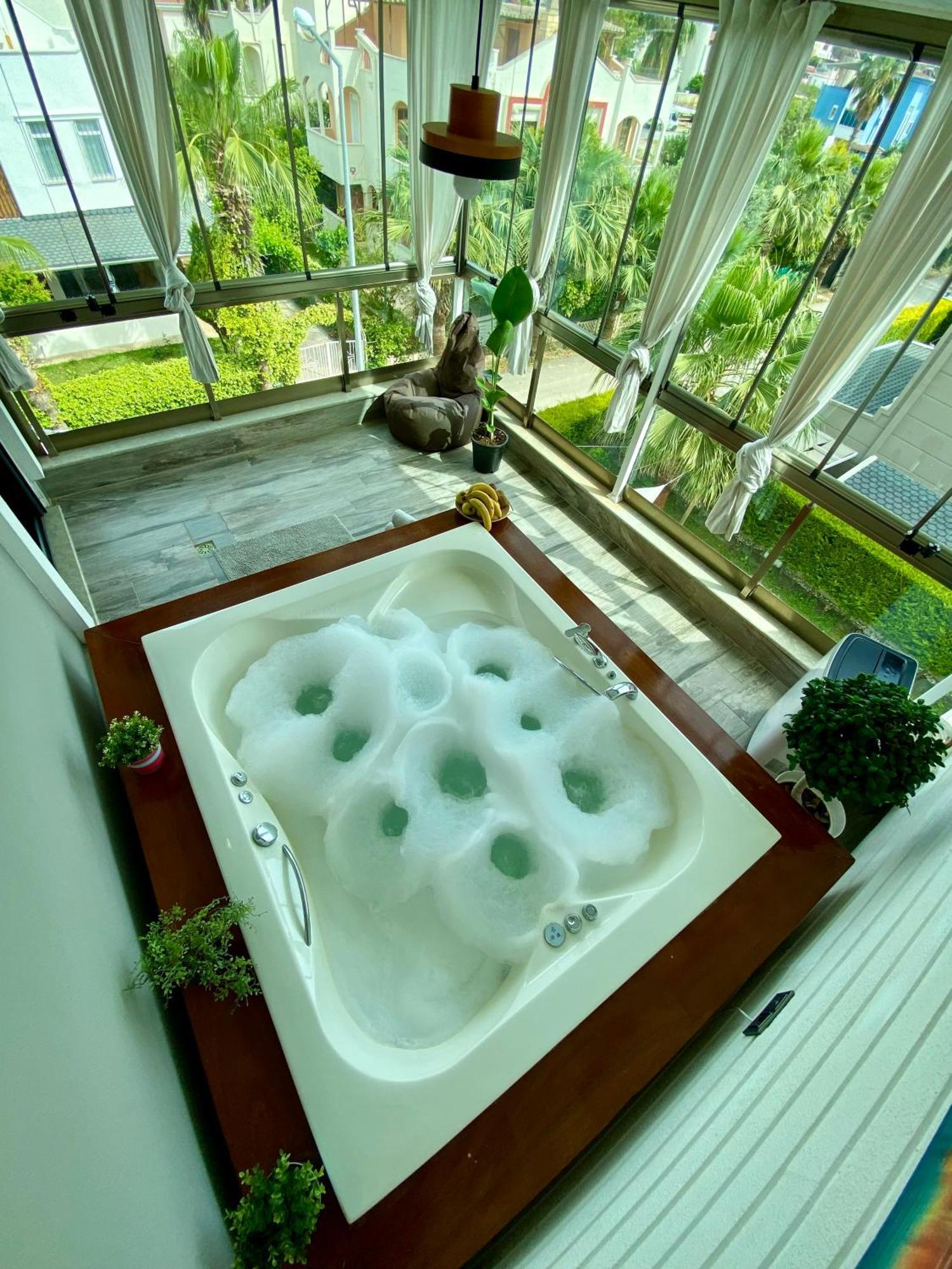 Villa Annabell1 With Swimming Pool And Jacuzzi, 3 Floors 베렉 외부 사진
